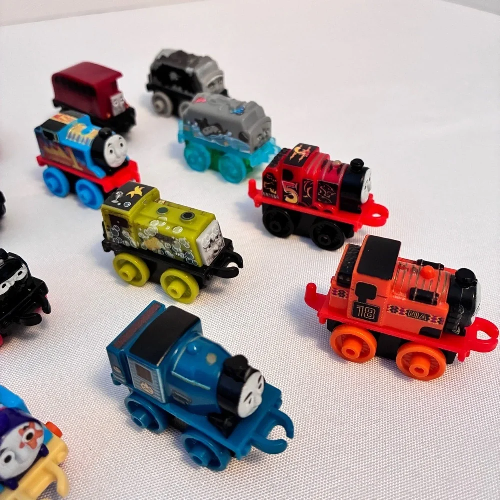 Fisher-Price Thomas & Friends Minis Toy Train 20 Pack Miniature Trains Unique